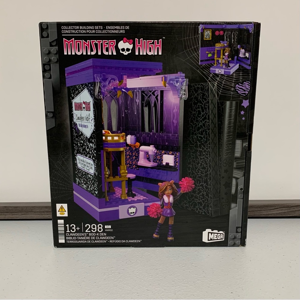 MEGA Monster High: Clawdeen’s Boo-K Den Collector Building Set-New